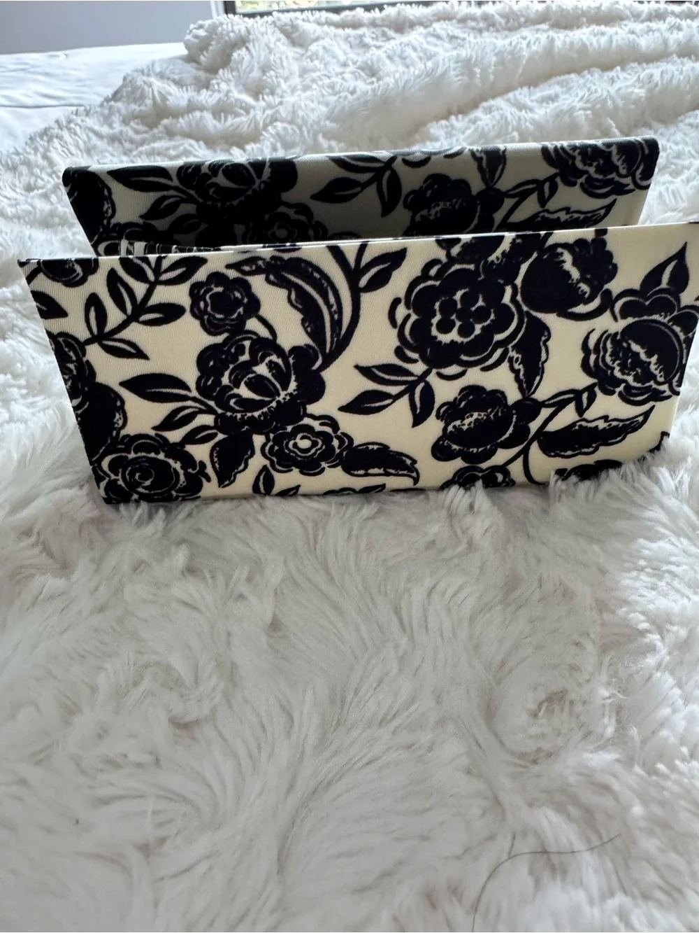 Vera Bradley Bubbly Flowers Black Foldable Sunglasses Eyeglasses Case